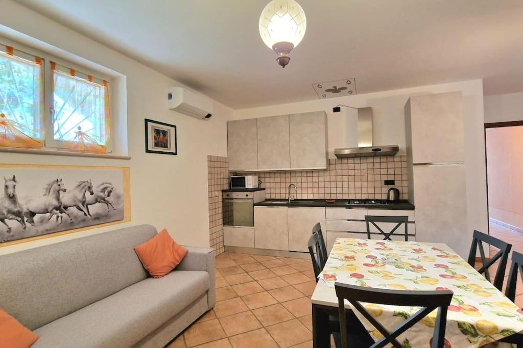Ca' Degli Ulivi Apartment Caprino Veronese Bagian luar foto